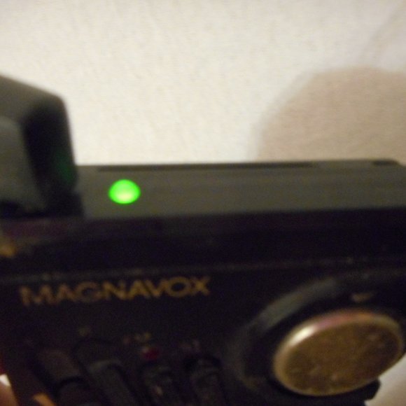 Vintage Magnavox AM/FM Stereo Radio With Headphone 1980s D1650 powers on - Picture 2 of 9